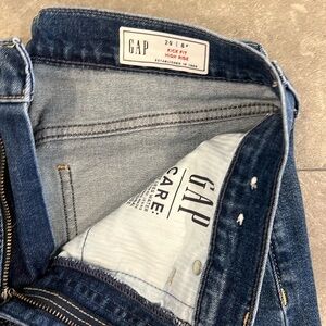 Brand new GAP high-rise kick fit straight leg ankle jeans